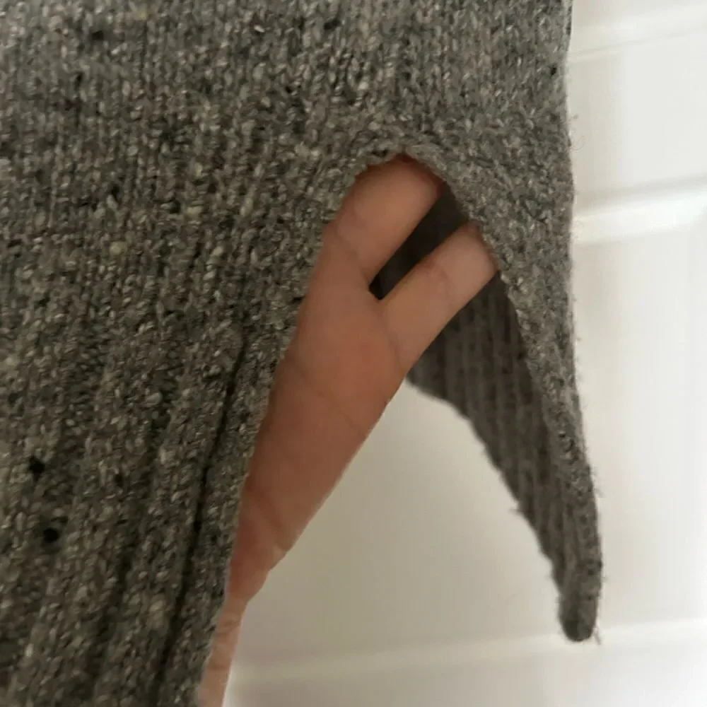 Tommy Hilfiger Women’s Gray Cotton/Wool Sweater with Blue Pockets Size Small